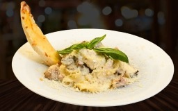 CHICKEN ALFREDO — PASTA & PIZZA